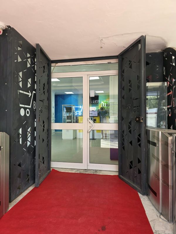Entrée du magasin Big Shop Technology, 15 Avenue Habib Thameur, Ariana