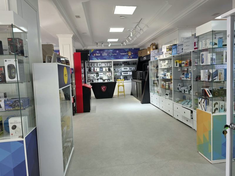 Espace MSI, casques et accessoires gaming au showroom Big Shop Technology, Ariana